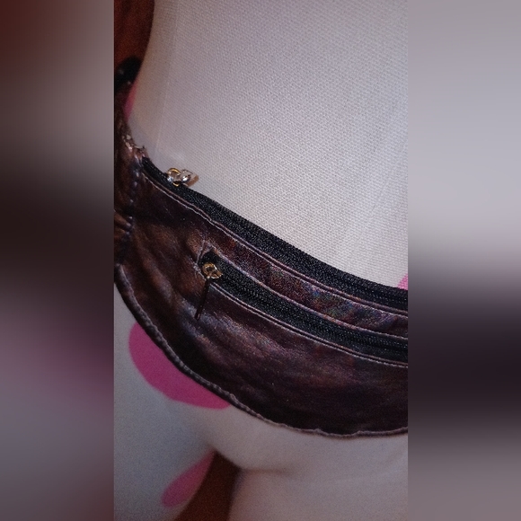 🆓 With $25 Dollar Purchase! Icing (fanny pack) Claire's - Picture 8 of 11